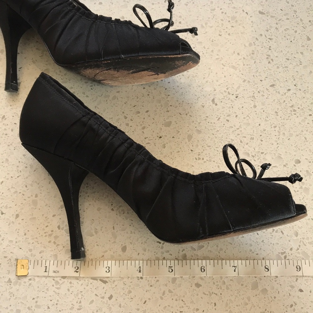 Vince Camuto Black Satin Ruched Peep-toe pumps